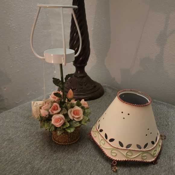 🌸Beautiful Roses tea candle holder! Love it! - Picture 4 of 12